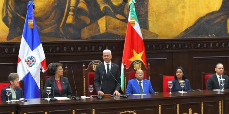 La presidenta de Surinam apuesta por una «alianza duradera» con República Dominicana