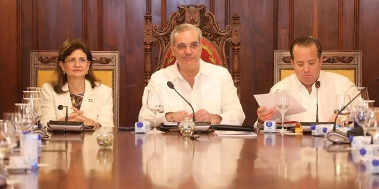 Abinader continuará su agenda de trabajo este fin de semana en Santiago