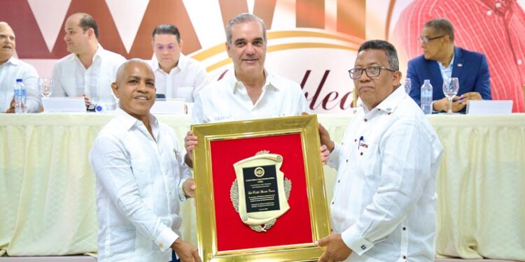 Presidente Abinader asevera que el Gobierno seguirá apoyando a los pequeños y medianos productores de la harina
