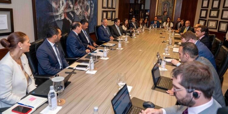 Misión del FMI sostiene encuentro con ejecutivos de Banreservas