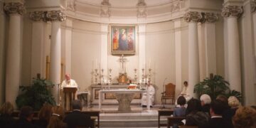 Culto Divino: En ningún caso, un laico puede pronunciar la homilía