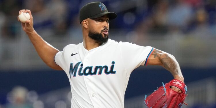 Alcántara hace historia con los Marlins al llegar a 1,002 ponches de por vida
