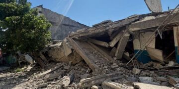 Veinte fallecidos y un centenar de heridos tras el terremoto de 7,8 en Filipinas