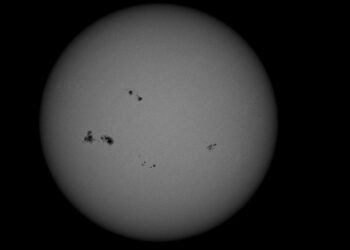El Sol muestra su mancha más grande del año y ya mantiene en alerta a los científicos
