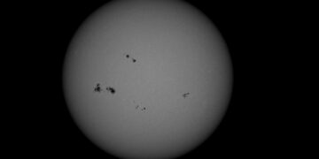 El Sol muestra su mancha más grande del año y ya mantiene en alerta a los científicos