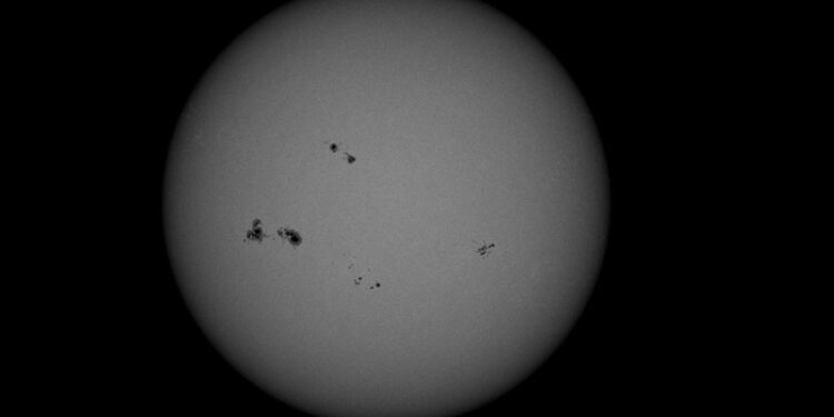 El Sol muestra su mancha más grande del año y ya mantiene en alerta a los científicos