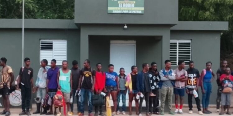 Ejército intercepta a 63 haitianos indocumentados en Dajabón