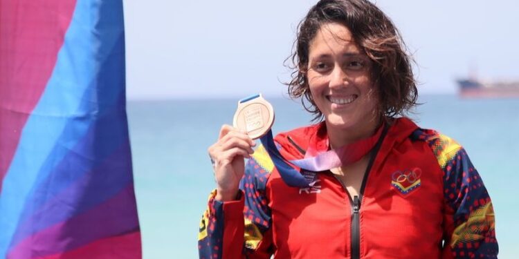 La mexicana Dalia Moreno, oro en aguas abiertas