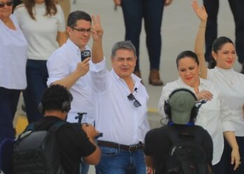 Juan Orlando Hernández vuelve a Honduras para enfrentar la Justicia tras indulto en EE.UU