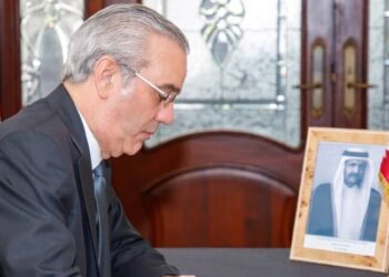 Abinader muestra sus condolencias por la muerte del exemir de Catar