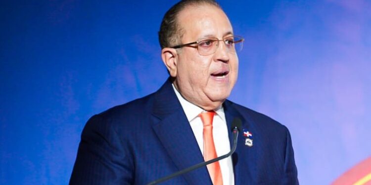 Magín Díaz: La economía de RD responde positivamente pese a la incertidumbre persistente