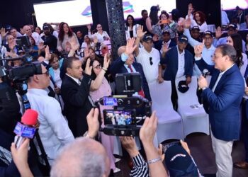 Abel Martínez juramenta equipo político en NY