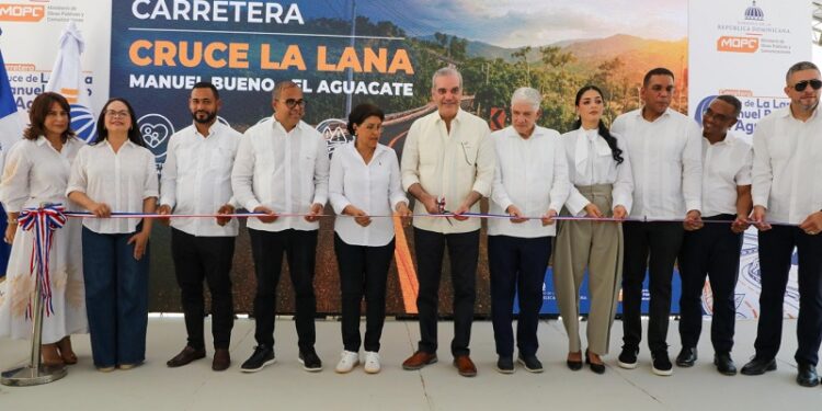 Presidente Abinader inaugura la carretera Cruce La Lana–Manuel Bueno–El Aguacate