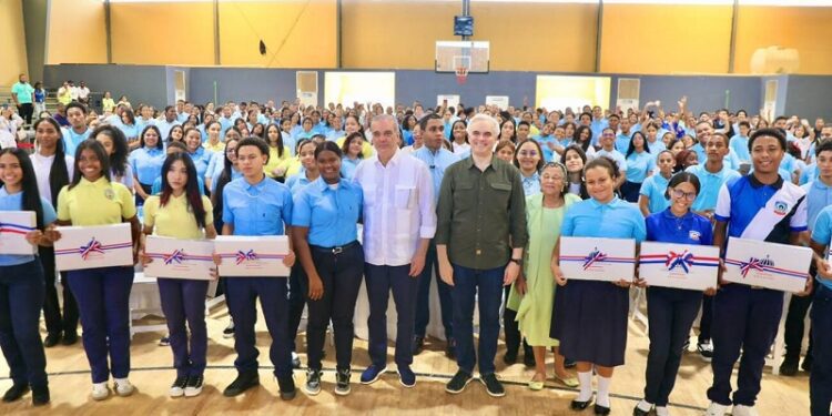 Abinader asegura desarrollo de Montecristi es clave para el presente y futuro de la juventud
