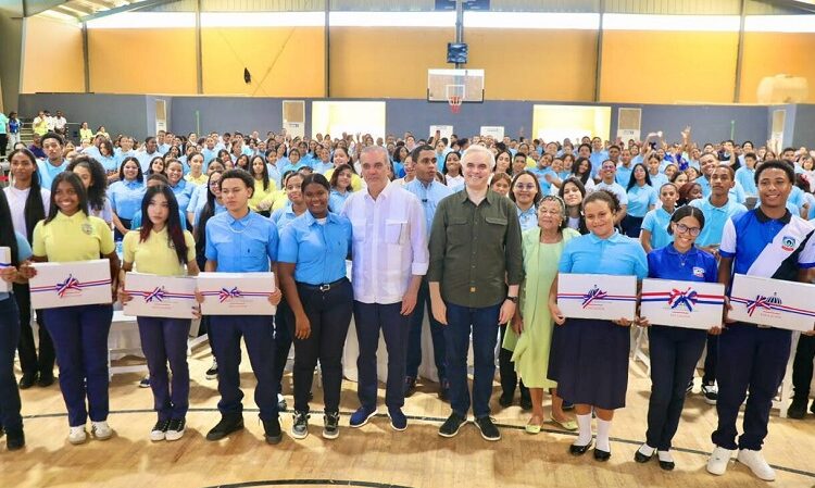 Abinader asegura desarrollo de Montecristi es clave para el presente y futuro de la juventud