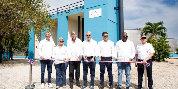 Presidente Abinader inaugura planta de tratamiento de aguas residuales
