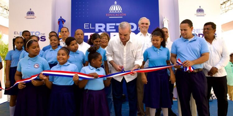 Presidente Abinader inaugura 26 nuevas aulas en el Liceo Ercilia Pepín