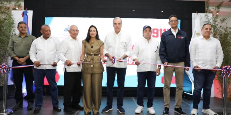 Presidente Abinader lleva el Sistema 911 a Montecristi