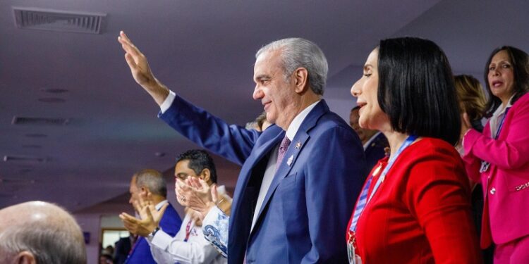 Abinader, junto a la vicepresidenta y primera dama, dejó abiertos Juegos Centroamericanos y del Caribe Santo Domingo 2026
