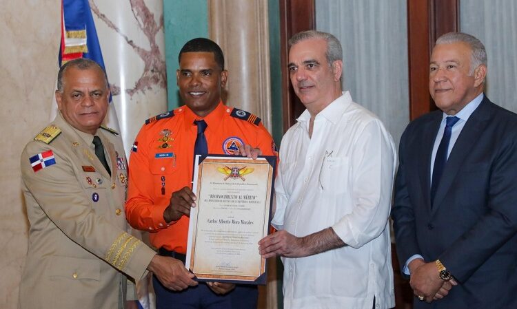 Gobierno venezolano confiere a RD Orden Héroe de Venezuela por invaluable contribución ante terremotos