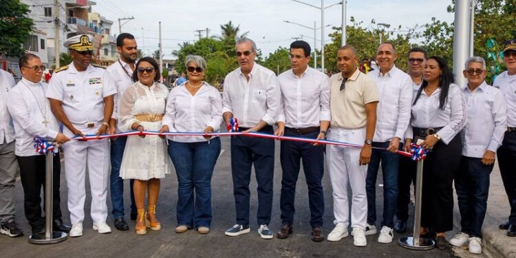 Abinader entrega la playa El Faro en San Pedro de Macorís