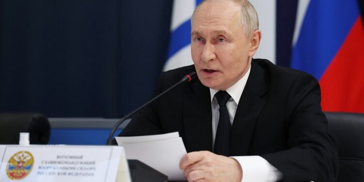 Putin: Hay que combatir «como a los piratas» a los que tratan de agredir a la flota comercial rusa