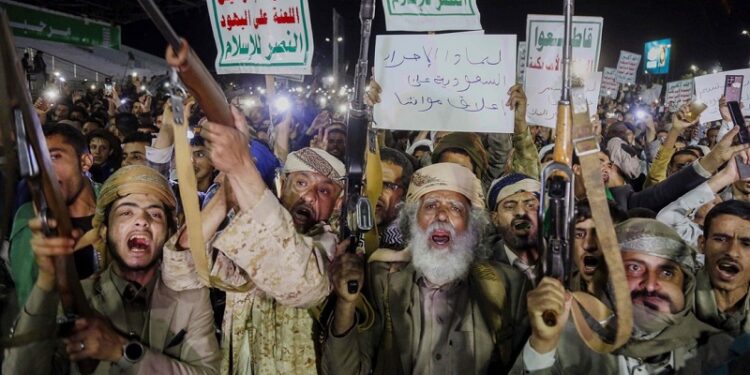 Trump lanza seria amenaza a los hutíes por su anunciado bloqueo marítimo a Arabia Saudita