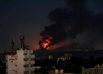 Arabia Saudita lanza ataques aéreos contra una ciudad portuaria de Yemen
