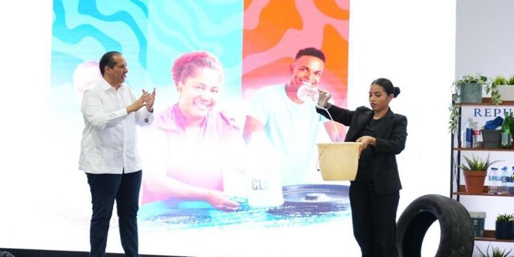 Ministro de Salud refuerza la campaña «Ganémosle al Dengue»