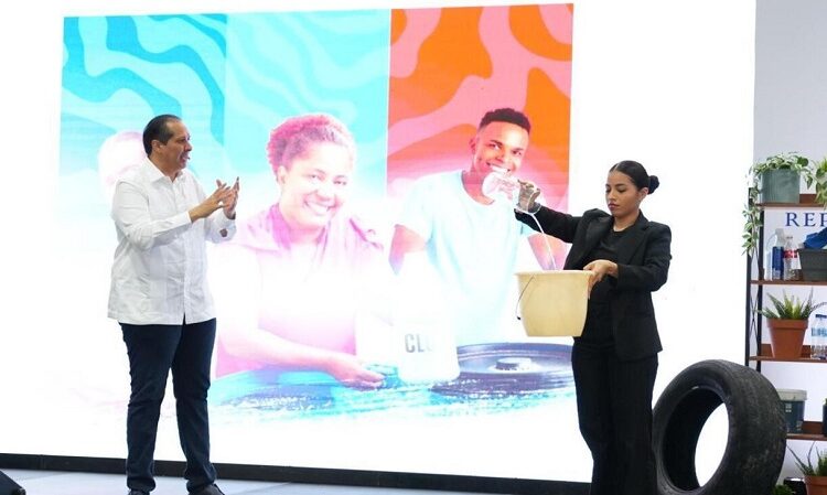 Ministro de Salud refuerza la campaña «Ganémosle al Dengue»