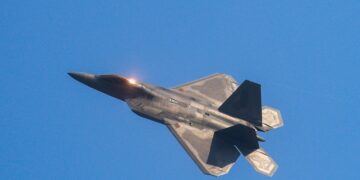 EE.UU. lanza «contundentes» bombardeos contra Irán
