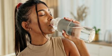 ¿Qué pasa con tu presión arterial cuando empiezas a beber más agua?