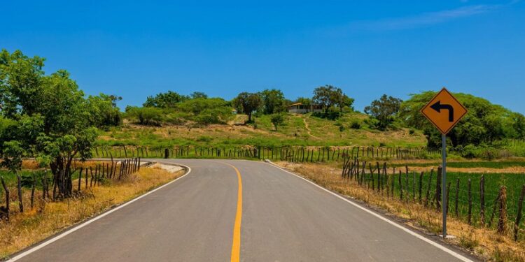 Presidente Abinader inaugura carreteras de Palo Verde-Laguna Verde, y Hatillo Palma-Derramadero-Agua
