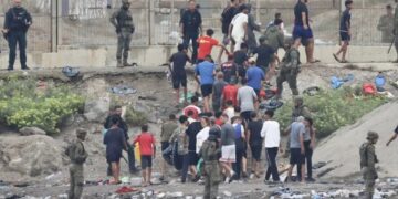Más de 37.500 migrantes de los 50.000 que han entrado en Ceuta han vuelto ya a Marruecos
