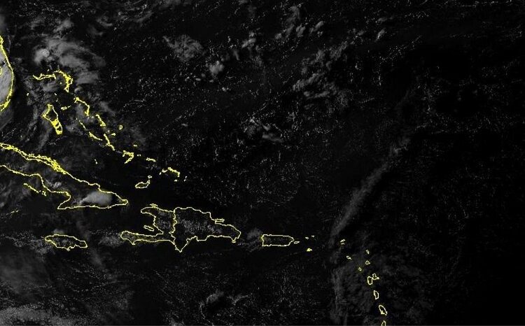 Ambiente caluroso con nubes aisladas y chubascos dispersos
