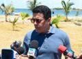 David Collado supervisa intervención playa El Faro de San Pedro Macorís.