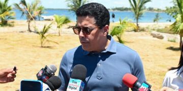 David Collado supervisa intervención playa El Faro de San Pedro Macorís