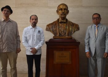 Instalan busto de Juan Pablo Duarte en el vestíbulo de la Biblioteca Nacional