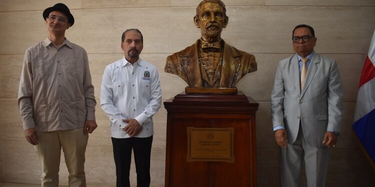Instalan busto de Juan Pablo Duarte en el vestíbulo de la Biblioteca Nacional