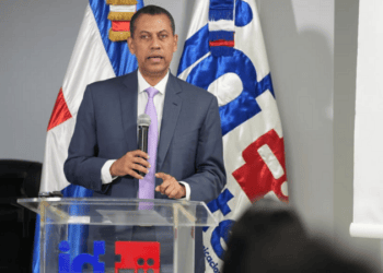 Gómez Mazara llama a universidades liderar transformación digital del país