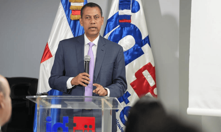 Gómez Mazara llama a universidades liderar transformación digital del país