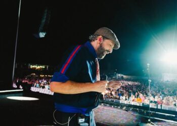 Ni el calor ni el Mundial detienen a Juan Luis Guerra: llena Son Fusteret en Mallorca