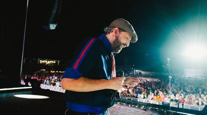 Ni el calor ni el Mundial detienen a Juan Luis Guerra: llena Son Fusteret en Mallorca