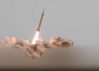 CGRI de Irán asesta duros golpes a EEUU con ataque simultáneo en 3 fases