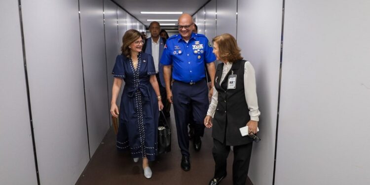 Vicepresidenta Raquel Peña regresa al país tras concluir agenda internacional