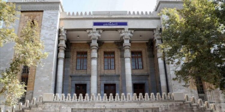 Irán advierte a Ucrania tras ataque contra un buque mercante iraní
