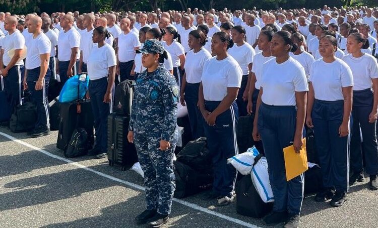 Policía Nacional incorpora 1,639 nuevos aspirantes