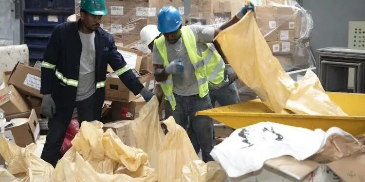 Pro Consumidor destruye cerca de 20 toneladas de productos no aptos para el consumo