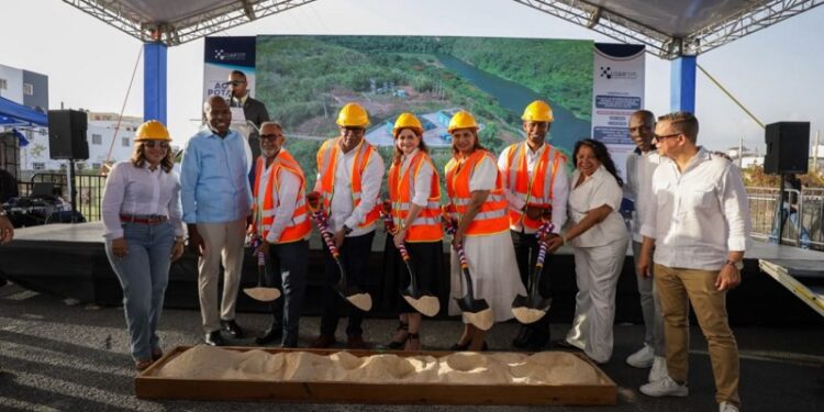Vicepresidenta Raquel Peña entrega obras e inicia proyecto de agua potable en La Romana