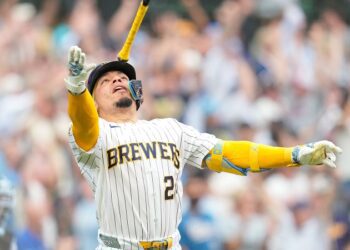 Contreras sella remontada de Cerveceros con jonrón de tres carreras de oro vs. Marlins
